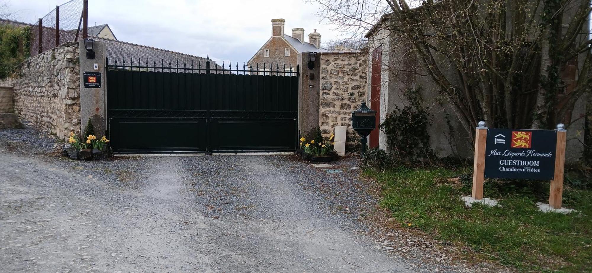Ferme Aux Leopards Normands Bed & Breakfast Mandeville-en-Bessin Exterior photo